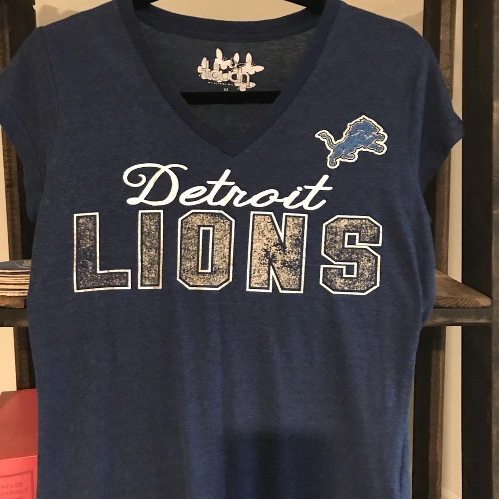 Women’s Lions Tee